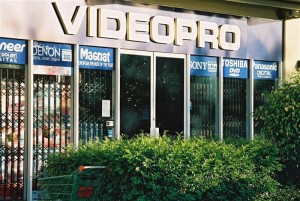 Trellidor-Retractable-Security-Trellis-Videopro-1