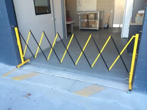 portable -trellis-expanding-barricade